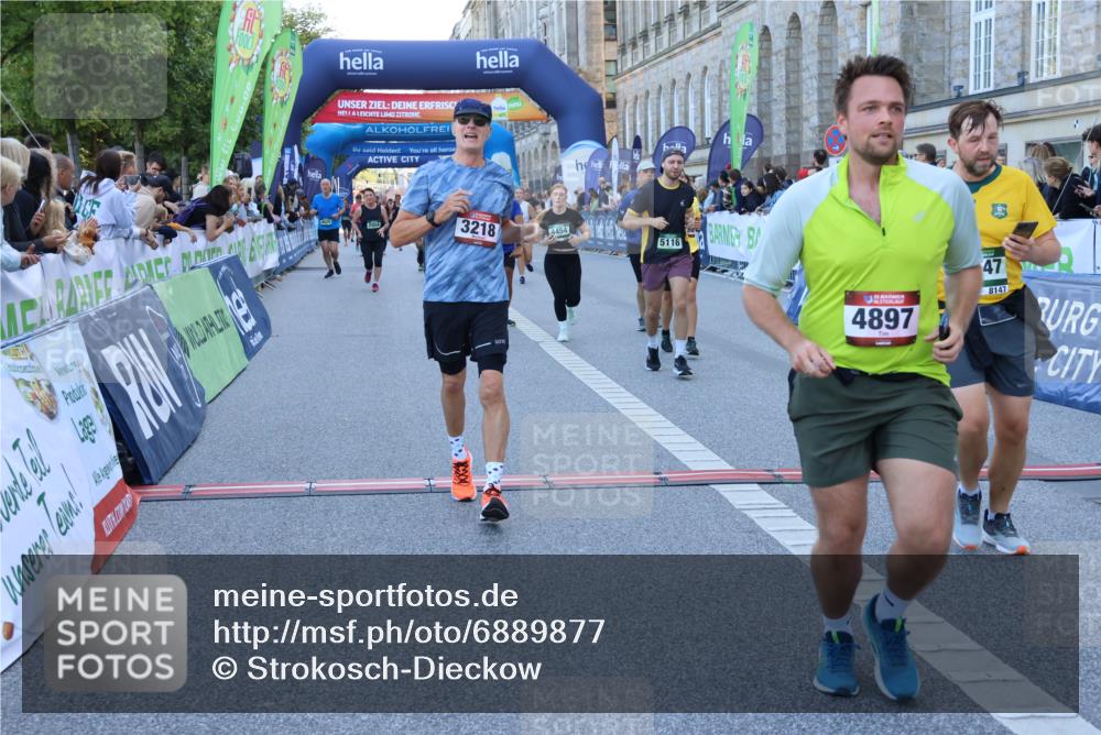 01.09.2024 - BARMER Alsterlauf Strokosch-Dieckow http://msf.ph/oto/6889877 01.09.2024 10:03:23 Ziel 2198, 2444, 2552, 2716, 2745, 2954, 3122, 3218, 3389, 3600, 3723, 4028, 4215, 4314, 4454, 4475, 4656, 4897, 5053, 5079, 5116, 8053, 8147 meine-sportfotos.de