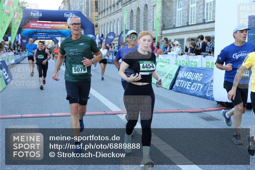 01.09.2024 - BARMER Alsterlauf Strokosch-Dieckow http://msf.ph/oto/6889888 01.09.2024 10:03:27 Ziel 2198, 2267, 2681, 2716, 2745, 2774, 2954, 2962, 3122, 3242, 3389, 3600, 3723, 3930, 4028, 4039, 4215, 4314, 4454, 4656, 5053, 5079, 5116, 8282 meine-sportfotos.de