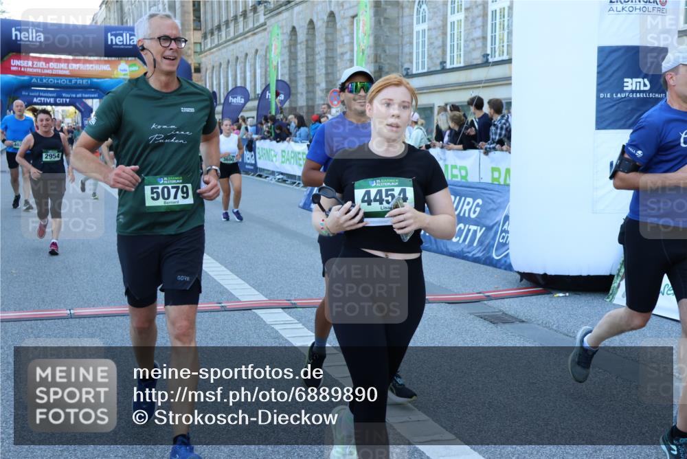 01.09.2024 - BARMER Alsterlauf Strokosch-Dieckow http://msf.ph/oto/6889890 01.09.2024 10:03:27 Ziel 2198, 2267, 2681, 2716, 2745, 2774, 2954, 2962, 3122, 3242, 3389, 3600, 3723, 3930, 4028, 4039, 4215, 4314, 4454, 4656, 5053, 5079, 5116, 8282 meine-sportfotos.de