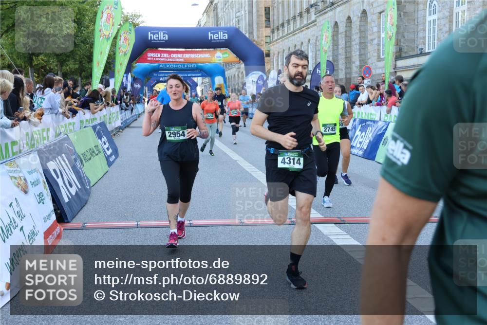 01.09.2024 - BARMER Alsterlauf Strokosch-Dieckow http://msf.ph/oto/6889892 01.09.2024 10:03:29 Ziel 2267, 2343, 2681, 2716, 2745, 2774, 2917, 2954, 2961, 2962, 3122, 3242, 3389, 3600, 3723, 3839, 3930, 4028, 4039, 4215, 4314, 4656, 5053, 5079, 8282 meine-sportfotos.de