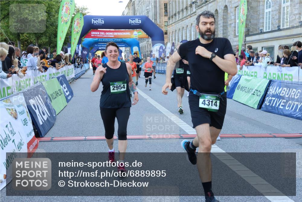 01.09.2024 - BARMER Alsterlauf Strokosch-Dieckow http://msf.ph/oto/6889895 01.09.2024 10:03:29 Ziel 2267, 2343, 2681, 2716, 2745, 2774, 2917, 2954, 2961, 2962, 3122, 3242, 3389, 3600, 3723, 3839, 3930, 4028, 4039, 4215, 4314, 4656, 5053, 5079, 8282 meine-sportfotos.de