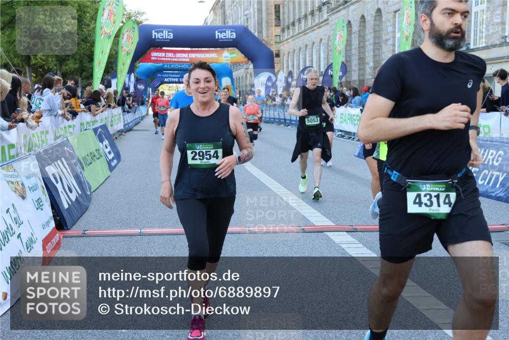 01.09.2024 - BARMER Alsterlauf Strokosch-Dieckow http://msf.ph/oto/6889897 01.09.2024 10:03:29 Ziel 2267, 2343, 2681, 2716, 2745, 2774, 2917, 2954, 2961, 2962, 3122, 3242, 3389, 3600, 3723, 3839, 3930, 4028, 4039, 4215, 4314, 4656, 5053, 5079, 8282 meine-sportfotos.de