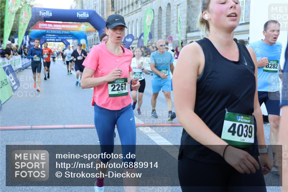 01.09.2024 - BARMER Alsterlauf Strokosch-Dieckow http://msf.ph/oto/6889914 01.09.2024 10:03:36 Ziel 2267, 2343, 2615, 2681, 2703, 2774, 2917, 2961, 2962, 3061, 3063, 3242, 3389, 3678, 3723, 3839, 3930, 4039, 4961, 5121, 5190, 8041, 8282, 8356 meine-sportfotos.de