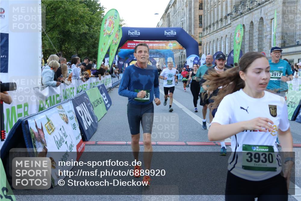 01.09.2024 - BARMER Alsterlauf Strokosch-Dieckow http://msf.ph/oto/6889920 01.09.2024 10:03:39 Ziel 2343, 2615, 2703, 2917, 2961, 3061, 3063, 3242, 3421, 3678, 3839, 3930, 4208, 4961, 5121, 5166, 5190, 8041, 8246, 8356 meine-sportfotos.de