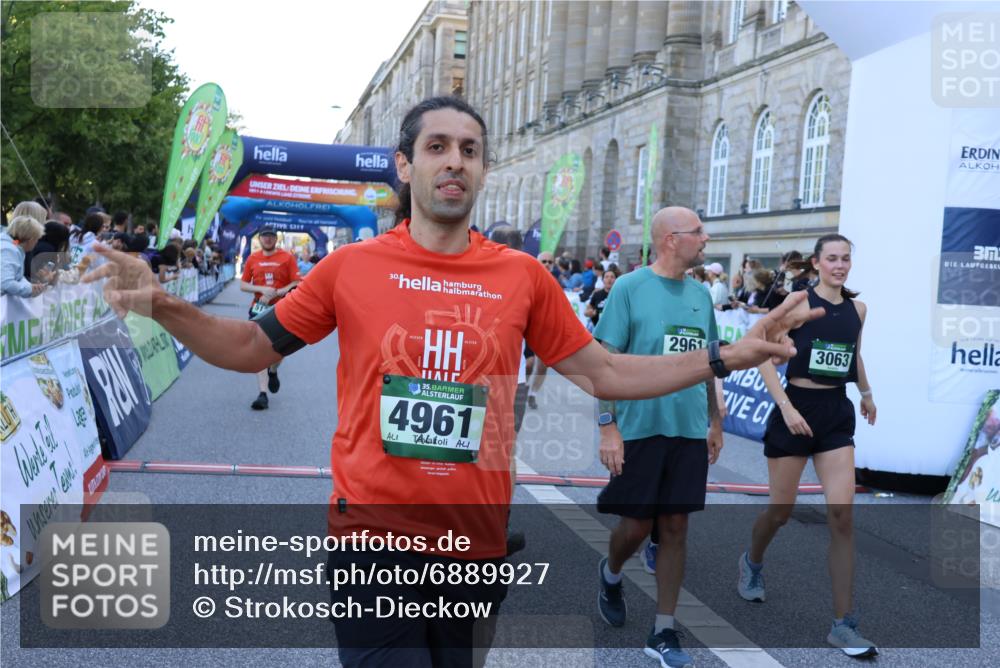 01.09.2024 - BARMER Alsterlauf Strokosch-Dieckow http://msf.ph/oto/6889927 01.09.2024 10:03:42 Ziel 2343, 2583, 2615, 2703, 2917, 2961, 3061, 3063, 3420, 3421, 3678, 4208, 4961, 5121, 5166, 5190, 8041, 8246, 8356 meine-sportfotos.de