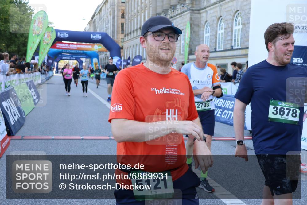 01.09.2024 - BARMER Alsterlauf Strokosch-Dieckow http://msf.ph/oto/6889931 01.09.2024 10:03:46 Ziel 2583, 2607, 2615, 2703, 3420, 3421, 3678, 3778, 4208, 4427, 4986, 5121, 5166, 5190, 8028, 8246, 8356 meine-sportfotos.de