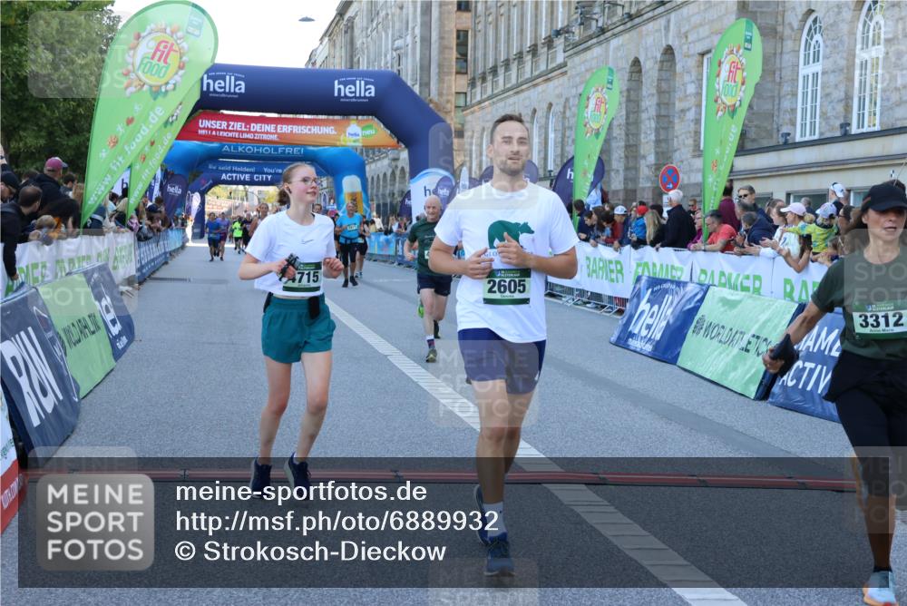 01.09.2024 - BARMER Alsterlauf Strokosch-Dieckow http://msf.ph/oto/6889932 01.09.2024 10:01:00 Ziel 2366, 2605, 2901, 2911, 3272, 3312, 3854, 3956, 4395, 4612, 4715, 5023 meine-sportfotos.de