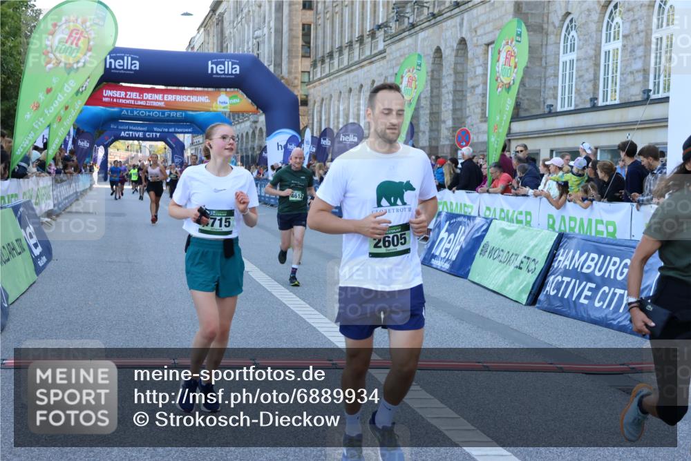 01.09.2024 - BARMER Alsterlauf Strokosch-Dieckow http://msf.ph/oto/6889934 01.09.2024 10:01:01 Ziel 2366, 2605, 2911, 3272, 3312, 3854, 3956, 4395, 4612, 4715, 5023, 8195 meine-sportfotos.de