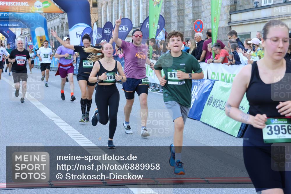 01.09.2024 - BARMER Alsterlauf Strokosch-Dieckow http://msf.ph/oto/6889958 01.09.2024 10:01:11 Ziel 2315, 2486, 2973, 3137, 3328, 3661, 3956, 4576, 4602, 4788, 5028, 8195, 8245, 8302 meine-sportfotos.de