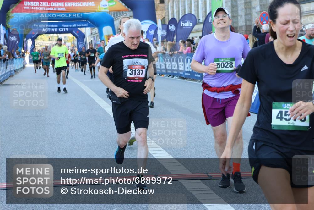 01.09.2024 - BARMER Alsterlauf Strokosch-Dieckow http://msf.ph/oto/6889972 01.09.2024 10:01:15 Ziel 2040, 2315, 2486, 2935, 2973, 3137, 3328, 3329, 3661, 4191, 4192, 4576, 4602, 4788, 5028, 5224, 5225, 8073, 8245, 8302, 8363 meine-sportfotos.de