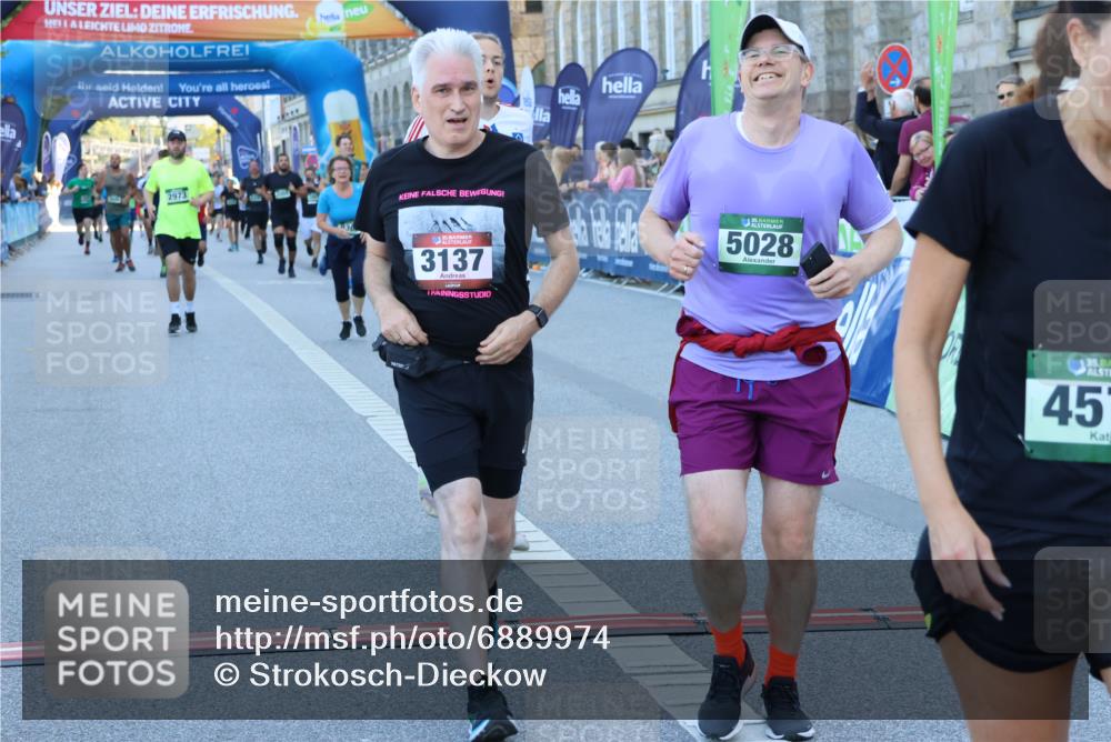 01.09.2024 - BARMER Alsterlauf Strokosch-Dieckow http://msf.ph/oto/6889974 01.09.2024 10:01:15 Ziel 2040, 2315, 2486, 2935, 2973, 3137, 3328, 3329, 3661, 4191, 4192, 4576, 4602, 4788, 5028, 5224, 5225, 8073, 8245, 8302, 8363 meine-sportfotos.de