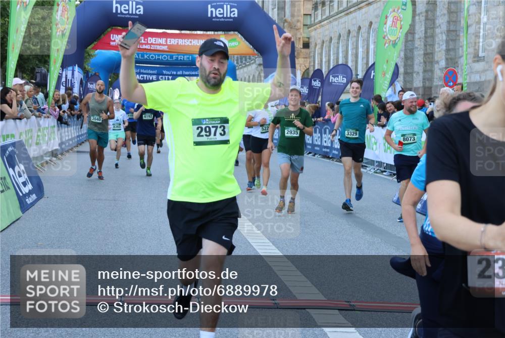 01.09.2024 - BARMER Alsterlauf Strokosch-Dieckow http://msf.ph/oto/6889978 01.09.2024 10:01:21 Ziel 2004, 2040, 2250, 2315, 2486, 2935, 2973, 3170, 3329, 3957, 3968, 4191, 4192, 4354, 4466, 4559, 4695, 5224, 5225, 8073, 8302, 8363 meine-sportfotos.de