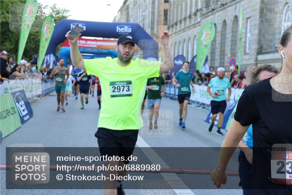 01.09.2024 - BARMER Alsterlauf Strokosch-Dieckow http://msf.ph/oto/6889980 01.09.2024 10:01:21 Ziel 2004, 2040, 2250, 2315, 2486, 2935, 2973, 3170, 3329, 3957, 3968, 4191, 4192, 4354, 4466, 4559, 4695, 5224, 5225, 8073, 8302, 8363 meine-sportfotos.de