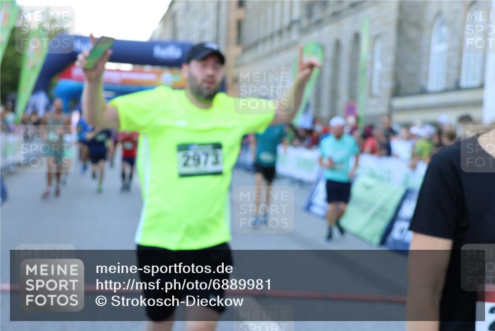01.09.2024 - BARMER Alsterlauf Strokosch-Dieckow http://msf.ph/oto/6889981 01.09.2024 10:01:21 Ziel 2004, 2040, 2250, 2315, 2486, 2935, 2973, 3170, 3329, 3957, 3968, 4191, 4192, 4354, 4466, 4559, 4695, 5224, 5225, 8073, 8302, 8363 meine-sportfotos.de