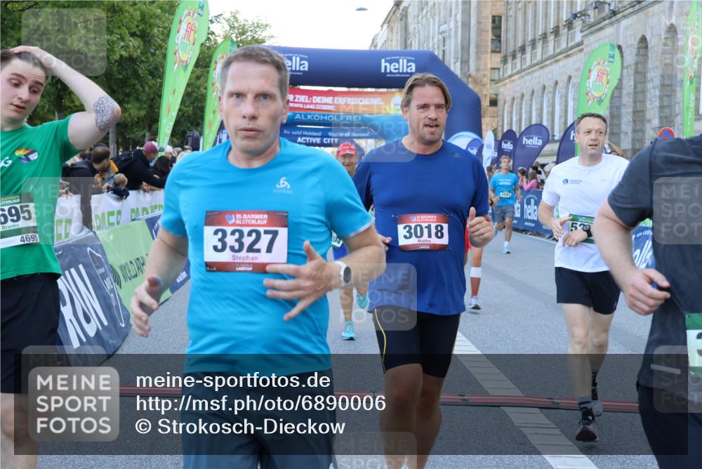 01.09.2024 - BARMER Alsterlauf Strokosch-Dieckow http://msf.ph/oto/6890006 01.09.2024 10:01:35 Ziel 2006, 2114, 2243, 2513, 2890, 2891, 3018, 3057, 3058, 3142, 3171, 3204, 3208, 3209, 3327, 3472, 3590, 4583, 4647, 4766, 5261, 5264 meine-sportfotos.de