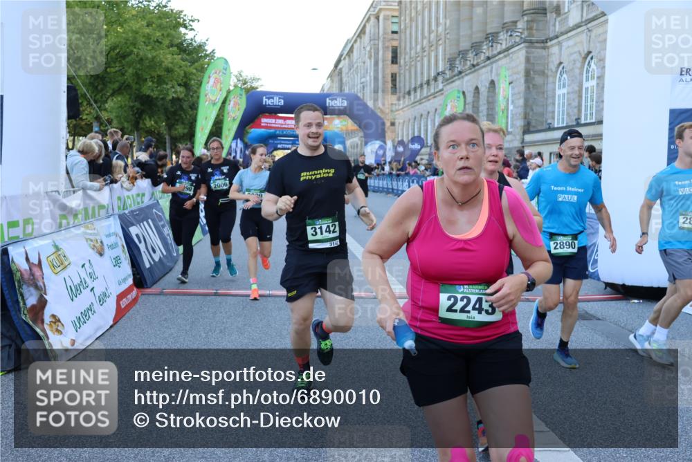01.09.2024 - BARMER Alsterlauf Strokosch-Dieckow http://msf.ph/oto/6890010 01.09.2024 10:01:41 Ziel 2006, 2122, 2152, 2243, 2357, 2513, 2890, 2891, 3057, 3058, 3102, 3142, 3208, 3209, 3472, 3590, 3702, 4182, 4647, 4766, 4923 meine-sportfotos.de