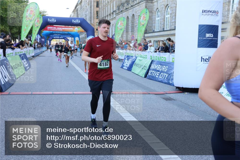 01.09.2024 - BARMER Alsterlauf Strokosch-Dieckow http://msf.ph/oto/6890023 01.09.2024 10:01:47 Ziel 2122, 2152, 2208, 2356, 2357, 2762, 2763, 2784, 3057, 3058, 3093, 3102, 3123, 3537, 3702, 4182, 4311, 4500, 4628, 4647, 4745, 4923, 5141, 5207 meine-sportfotos.de