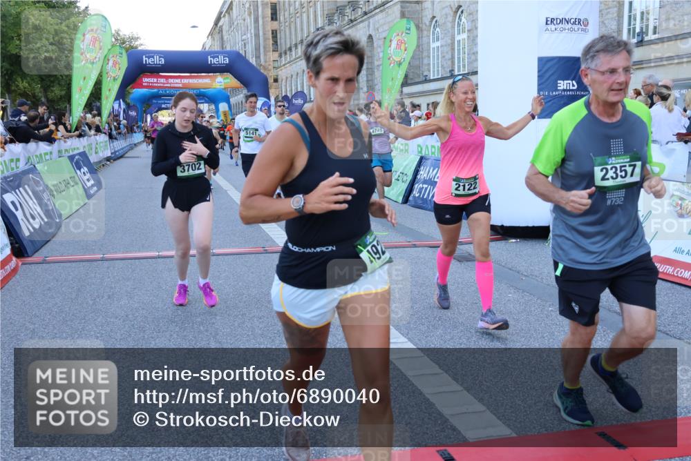 01.09.2024 - BARMER Alsterlauf Strokosch-Dieckow http://msf.ph/oto/6890040 01.09.2024 10:01:51 Ziel 2122, 2208, 2356, 2357, 2762, 2763, 2784, 3093, 3102, 3123, 3537, 3702, 4140, 4158, 4311, 4404, 4500, 4619, 4628, 4745, 4827, 4923, 5141, 5207 meine-sportfotos.de