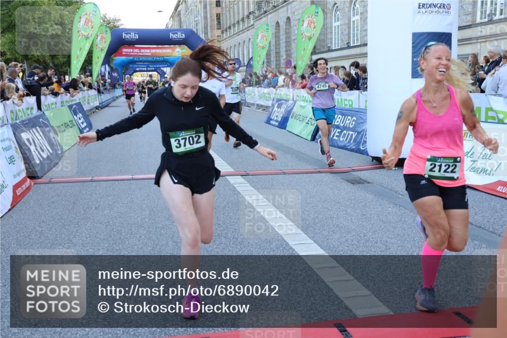 01.09.2024 - BARMER Alsterlauf Strokosch-Dieckow http://msf.ph/oto/6890042 01.09.2024 10:01:52 Ziel 2122, 2208, 2356, 2357, 2762, 2763, 2784, 3093, 3102, 3123, 3537, 3658, 3702, 4140, 4158, 4311, 4404, 4500, 4619, 4628, 4745, 4827, 4923, 5141, 5207 meine-sportfotos.de