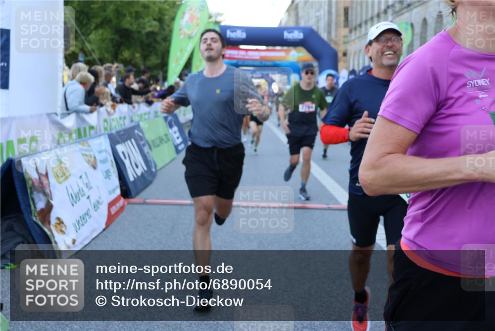01.09.2024 - BARMER Alsterlauf Strokosch-Dieckow http://msf.ph/oto/6890054 01.09.2024 10:01:57 Ziel 2208, 2356, 2677, 2762, 2763, 2784, 3093, 3123, 3203, 3521, 3537, 3650, 3658, 3746, 3862, 4024, 4086, 4140, 4158, 4311, 4404, 4500, 4619, 4628, 4827, 5254, 8063 meine-sportfotos.de