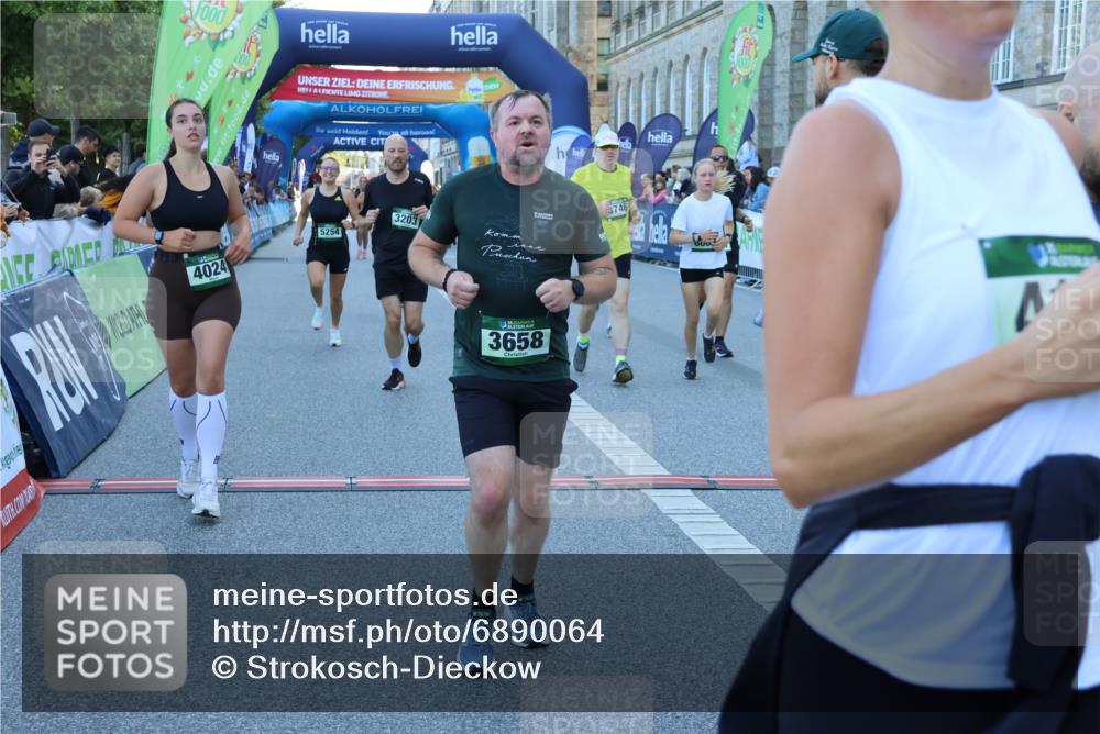 01.09.2024 - BARMER Alsterlauf Strokosch-Dieckow http://msf.ph/oto/6890064 01.09.2024 10:02:04 Ziel 2442, 2642, 2677, 2691, 2769, 2939, 3026, 3203, 3521, 3650, 3658, 3746, 3862, 4024, 4085, 4086, 4138, 4158, 4218, 4509, 4719, 4827, 4972, 5210, 5254, 5263, 8063, 8297 meine-sportfotos.de