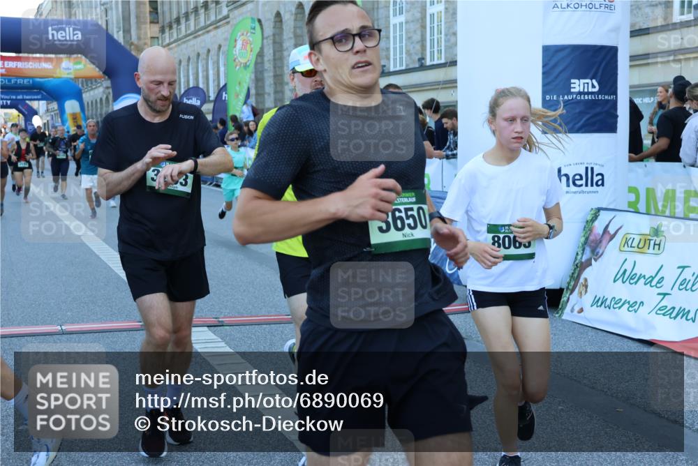 01.09.2024 - BARMER Alsterlauf Strokosch-Dieckow http://msf.ph/oto/6890069 01.09.2024 10:02:06 Ziel 2116, 2442, 2642, 2677, 2691, 2769, 2939, 3026, 3203, 3294, 3521, 3650, 3746, 3862, 4024, 4085, 4086, 4138, 4218, 4441, 4509, 4719, 4972, 5210, 5254, 5263, 8063, 8297 meine-sportfotos.de