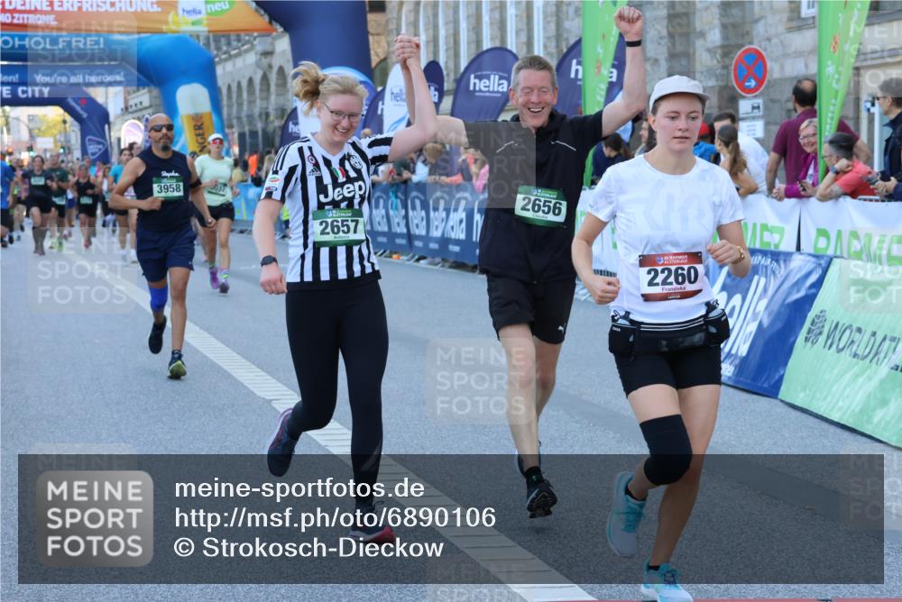 01.09.2024 - BARMER Alsterlauf Strokosch-Dieckow http://msf.ph/oto/6890106 01.09.2024 10:02:25 Ziel 2260, 2656, 2657, 2823, 3350, 3351, 3958, 4169, 4308, 4892, 5037, 8130 meine-sportfotos.de