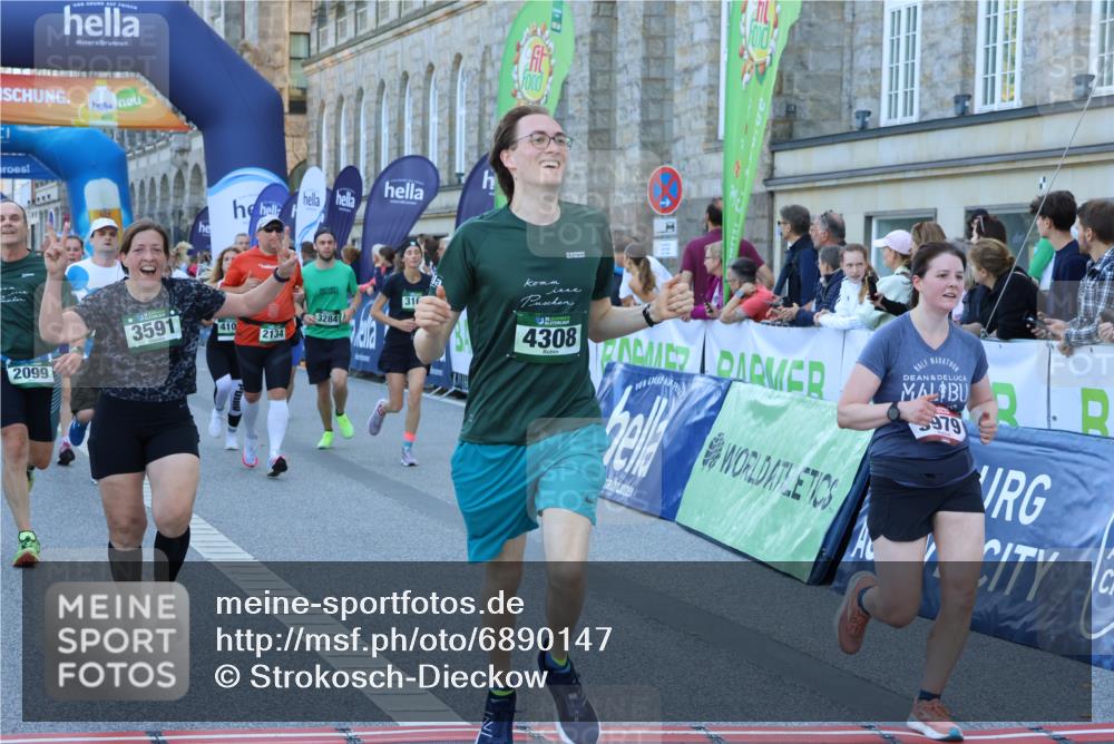 01.09.2024 - BARMER Alsterlauf Strokosch-Dieckow http://msf.ph/oto/6890147 01.09.2024 10:02:35 Ziel 2098, 2099, 2112, 2134, 2185, 2210, 2274, 2740, 2823, 3046, 3051, 3163, 3226, 3284, 3393, 3523, 3591, 3860, 3928, 3979, 3986, 4106, 4169, 4216, 4308, 4406, 4703, 4841, 4892, 4906, 5033, 5145, 5238, 8011, 8296 meine-sportfotos.de