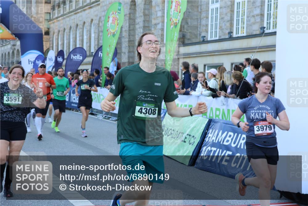 01.09.2024 - BARMER Alsterlauf Strokosch-Dieckow http://msf.ph/oto/6890149 01.09.2024 10:02:36 Ziel 2098, 2099, 2112, 2134, 2185, 2210, 2274, 2555, 2740, 2823, 3046, 3051, 3072, 3163, 3226, 3284, 3373, 3393, 3523, 3591, 3860, 3928, 3979, 3986, 4106, 4216, 4308, 4406, 4507, 4703, 4841, 4892, 4906, 5033, 5145, 5238, 8011, 8296 meine-sportfotos.de