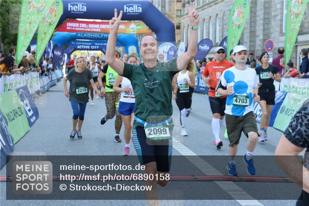 01.09.2024 - BARMER Alsterlauf Strokosch-Dieckow http://msf.ph/oto/6890158 01.09.2024 10:02:38 Ziel 2098, 2099, 2112, 2134, 2185, 2210, 2274, 2555, 2740, 3046, 3051, 3072, 3163, 3226, 3284, 3373, 3393, 3523, 3591, 3805, 3860, 3928, 3979, 3986, 4106, 4175, 4176, 4216, 4308, 4378, 4406, 4507, 4703, 4841, 4906, 5033, 5145, 5238, 8011, 8296 meine-sportfotos.de