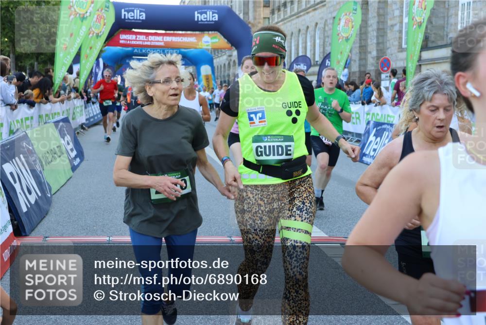 01.09.2024 - BARMER Alsterlauf Strokosch-Dieckow http://msf.ph/oto/6890168 01.09.2024 10:02:40 Ziel 2098, 2099, 2112, 2134, 2185, 2210, 2274, 2555, 2740, 3046, 3051, 3072, 3163, 3226, 3284, 3308, 3373, 3393, 3523, 3805, 3860, 3928, 3986, 4106, 4175, 4176, 4216, 4378, 4406, 4507, 4703, 4841, 4906, 5033, 5145, 5238, 8011, 8296 meine-sportfotos.de