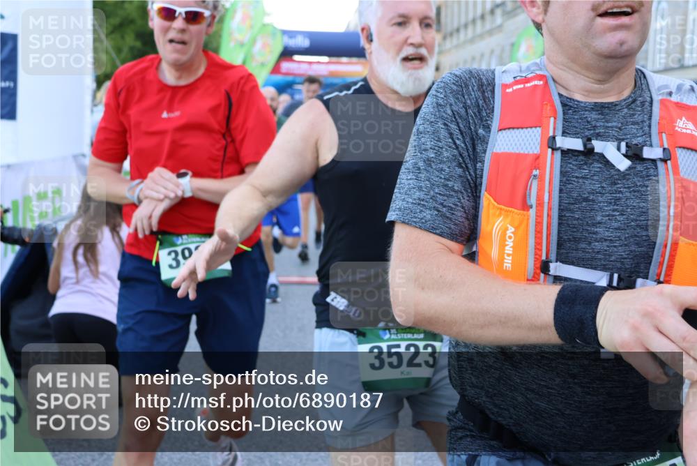 01.09.2024 - BARMER Alsterlauf Strokosch-Dieckow http://msf.ph/oto/6890187 01.09.2024 10:02:46 Ziel 2227, 2274, 2275, 2555, 2740, 2884, 3046, 3072, 3162, 3308, 3373, 3393, 3523, 3593, 3759, 3805, 3860, 3928, 3986, 4026, 4046, 4175, 4176, 4216, 4378, 4507, 4841, 4906, 5145, 8296 meine-sportfotos.de