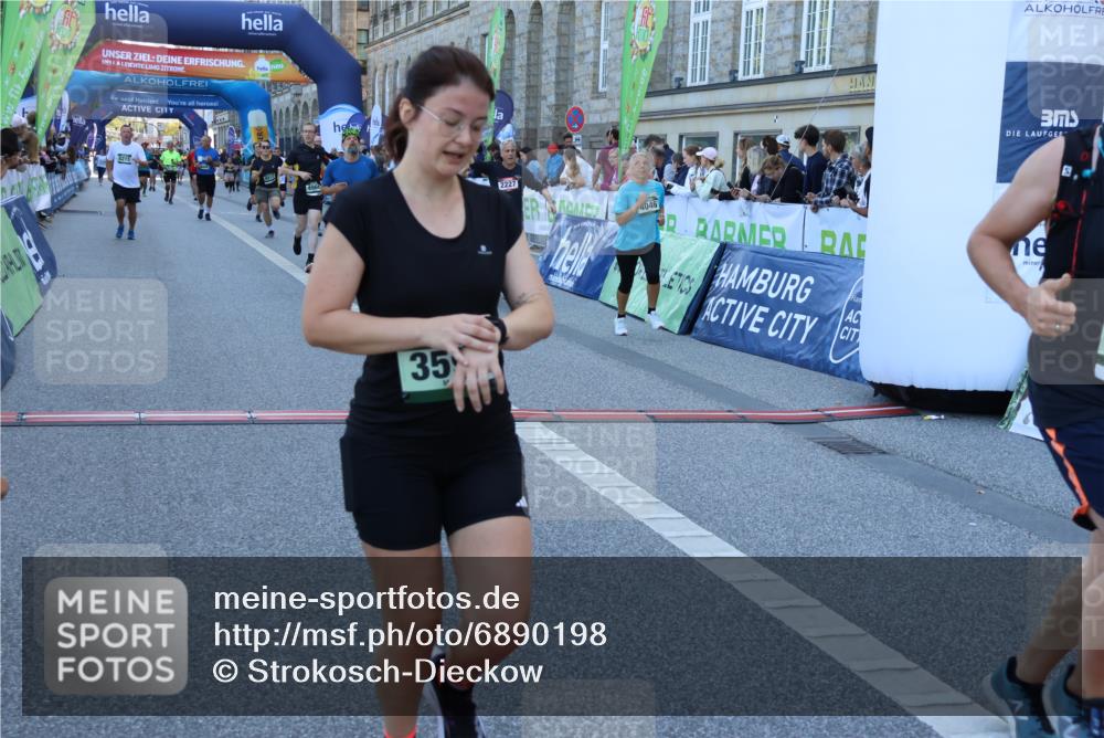 01.09.2024 - BARMER Alsterlauf Strokosch-Dieckow http://msf.ph/oto/6890198 01.09.2024 10:02:54 Ziel 2227, 2275, 2790, 2884, 3162, 3228, 3465, 3593, 3759, 4026, 4046, 4912, 4966, 4977, 5131, 8215, 8244 meine-sportfotos.de