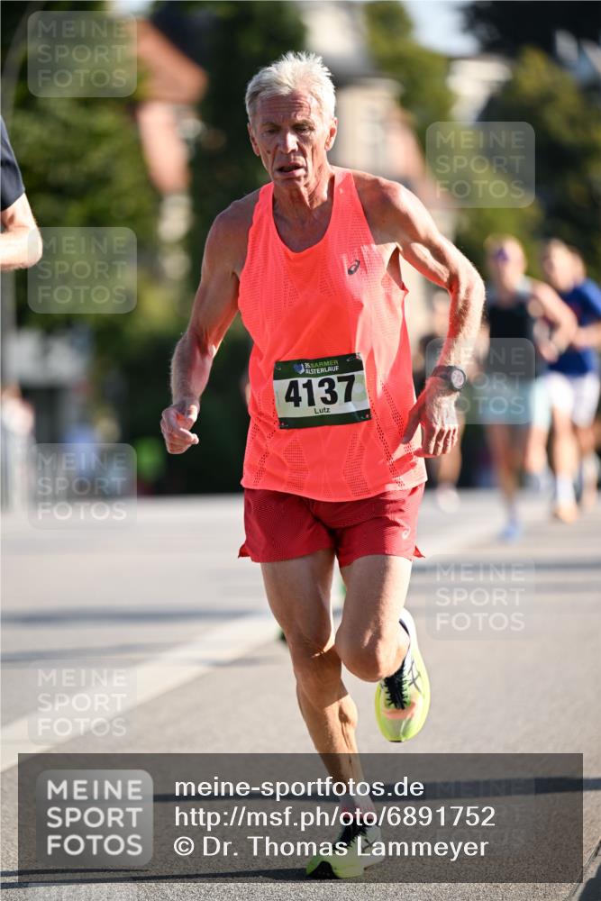 01.09.2024 - BARMER Alsterlauf Dr. Thomas Lammeyer http://msf.ph/oto/6891752 01.09.2024 09:22:38 Laufen 4137 meine-sportfotos.de