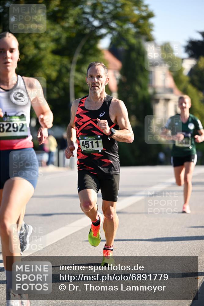 01.09.2024 - BARMER Alsterlauf Dr. Thomas Lammeyer http://msf.ph/oto/6891779 01.09.2024 09:22:44 Laufen 292, 135, 4511 meine-sportfotos.de