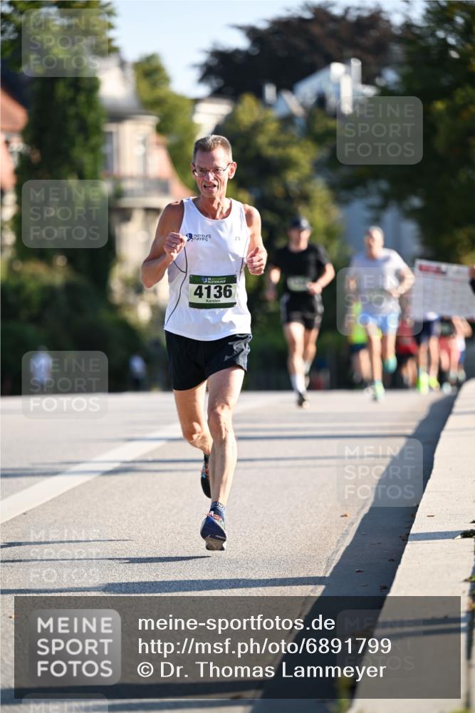 01.09.2024 - BARMER Alsterlauf Dr. Thomas Lammeyer http://msf.ph/oto/6891799 01.09.2024 09:22:48 Laufen 4136 meine-sportfotos.de