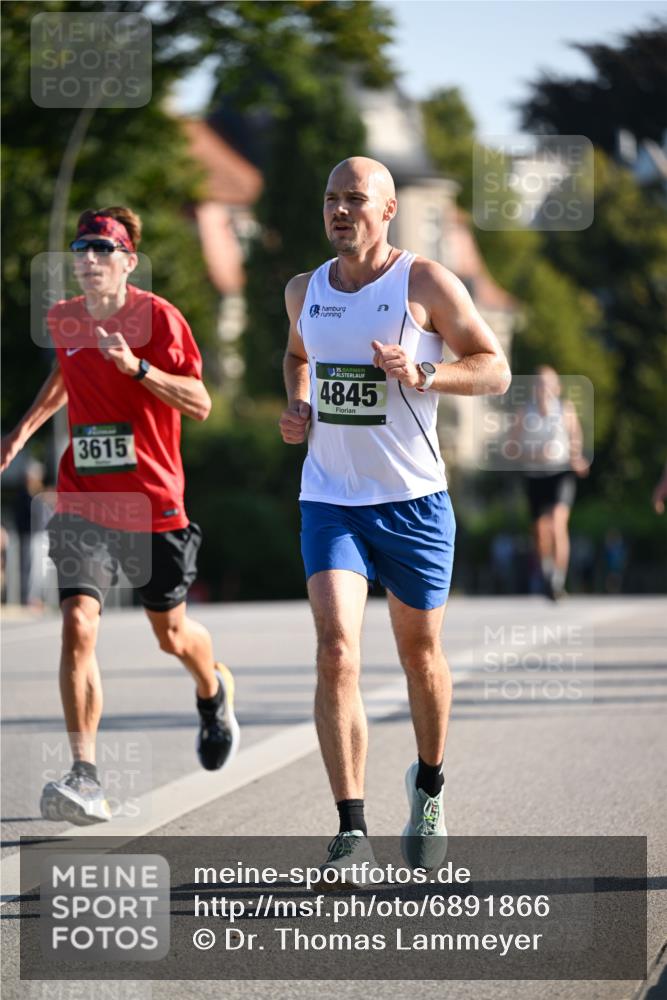 01.09.2024 - BARMER Alsterlauf Dr. Thomas Lammeyer http://msf.ph/oto/6891866 01.09.2024 09:23:02 Laufen 3615, 35, 4845 meine-sportfotos.de