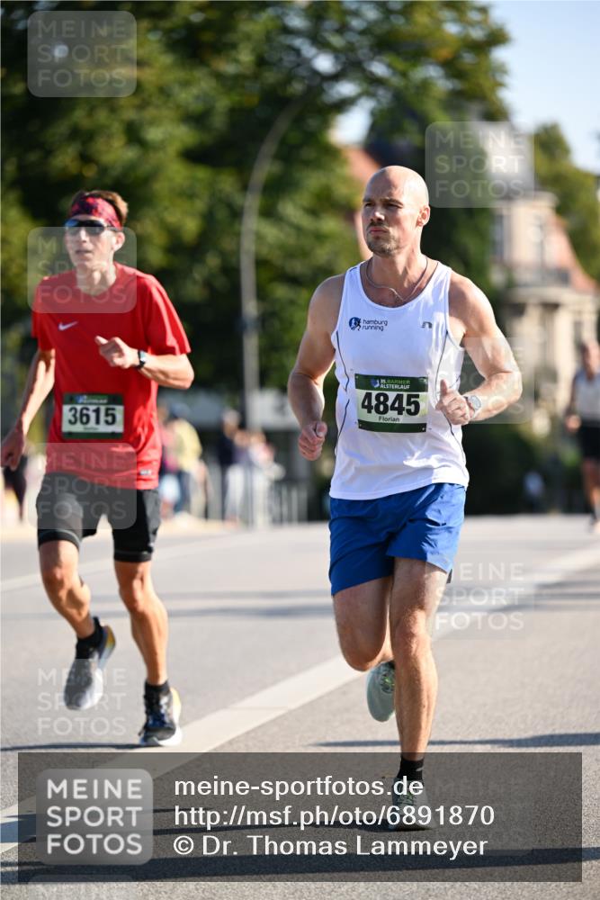 01.09.2024 - BARMER Alsterlauf Dr. Thomas Lammeyer http://msf.ph/oto/6891870 01.09.2024 09:23:03 Laufen 3615, 35, 4845 meine-sportfotos.de