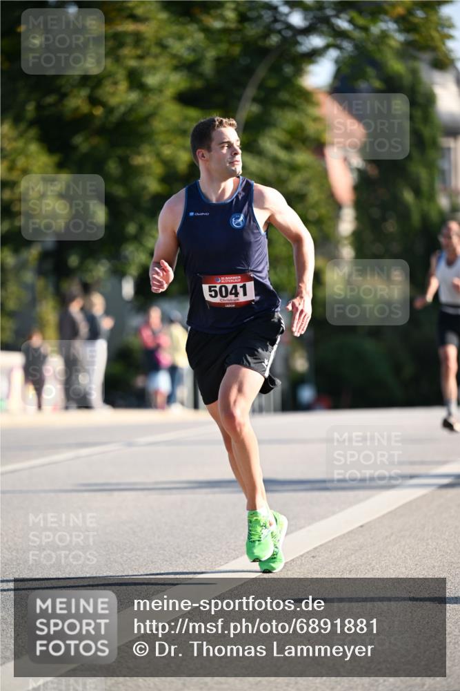 01.09.2024 - BARMER Alsterlauf Dr. Thomas Lammeyer http://msf.ph/oto/6891881 01.09.2024 09:23:05 Laufen 135, 5041 meine-sportfotos.de