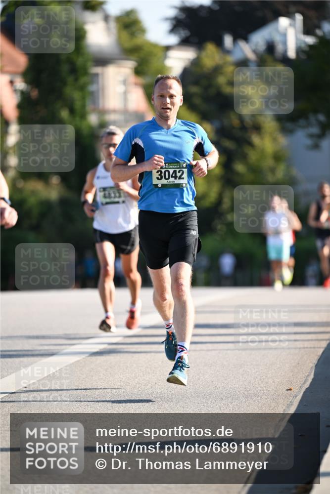 01.09.2024 - BARMER Alsterlauf Dr. Thomas Lammeyer http://msf.ph/oto/6891910 01.09.2024 09:23:11 Laufen 35, 3042 meine-sportfotos.de