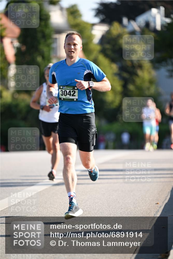 01.09.2024 - BARMER Alsterlauf Dr. Thomas Lammeyer http://msf.ph/oto/6891914 01.09.2024 09:23:11 Laufen 35, 3042 meine-sportfotos.de