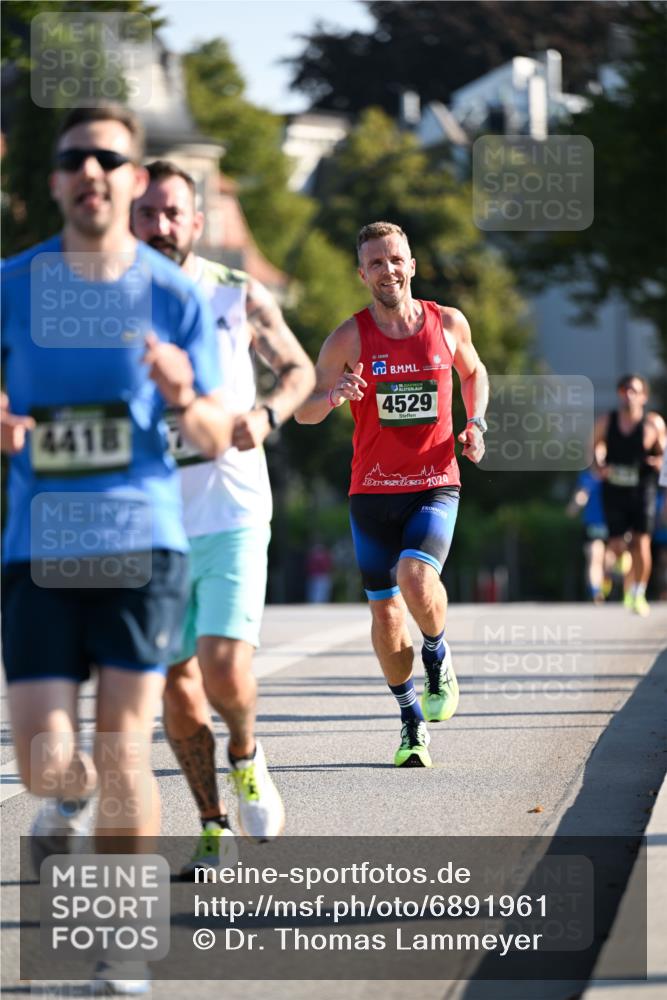 01.09.2024 - BARMER Alsterlauf Dr. Thomas Lammeyer http://msf.ph/oto/6891961 01.09.2024 09:23:21 Laufen 4418, 4529 meine-sportfotos.de