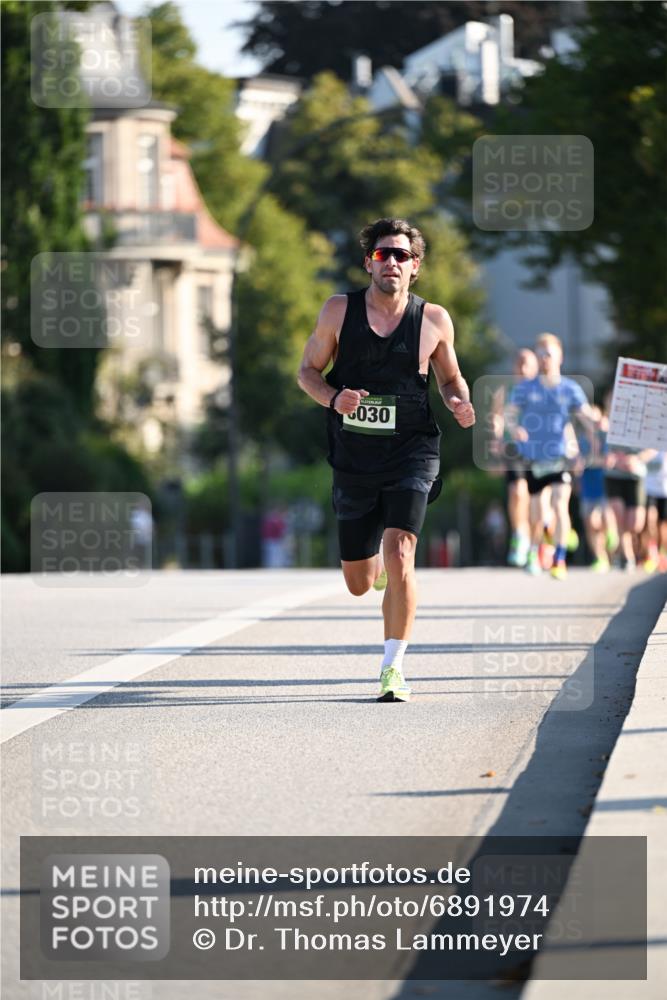 01.09.2024 - BARMER Alsterlauf Dr. Thomas Lammeyer http://msf.ph/oto/6891974 01.09.2024 09:23:25 Laufen 5030 meine-sportfotos.de