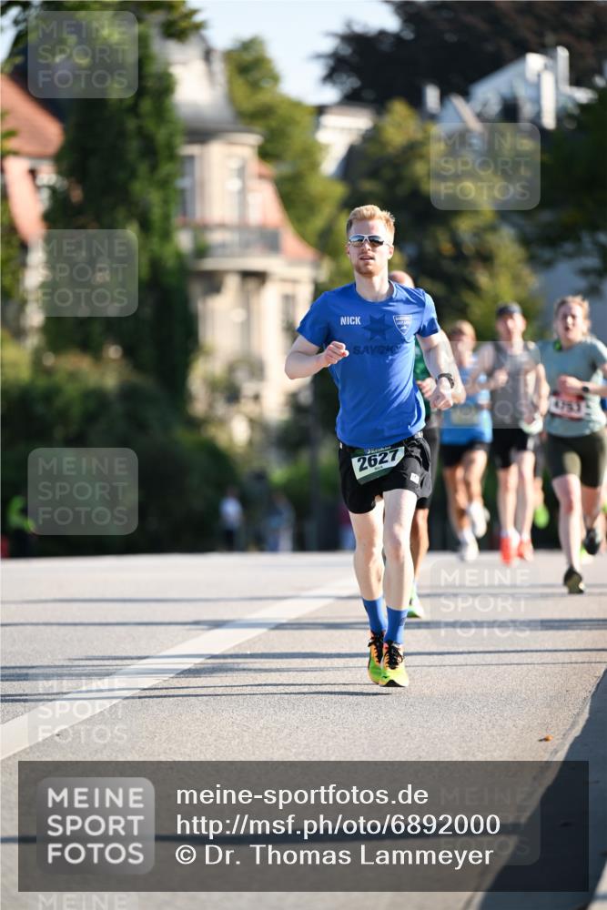01.09.2024 - BARMER Alsterlauf Dr. Thomas Lammeyer http://msf.ph/oto/6892000 01.09.2024 09:23:30 Laufen 2627 meine-sportfotos.de