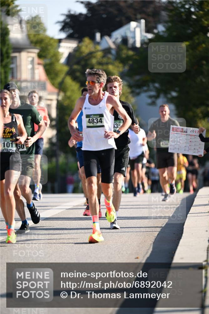 01.09.2024 - BARMER Alsterlauf Dr. Thomas Lammeyer http://msf.ph/oto/6892042 01.09.2024 09:23:38 Laufen 6600, 101, 60, 4834, 135, 2017 meine-sportfotos.de
