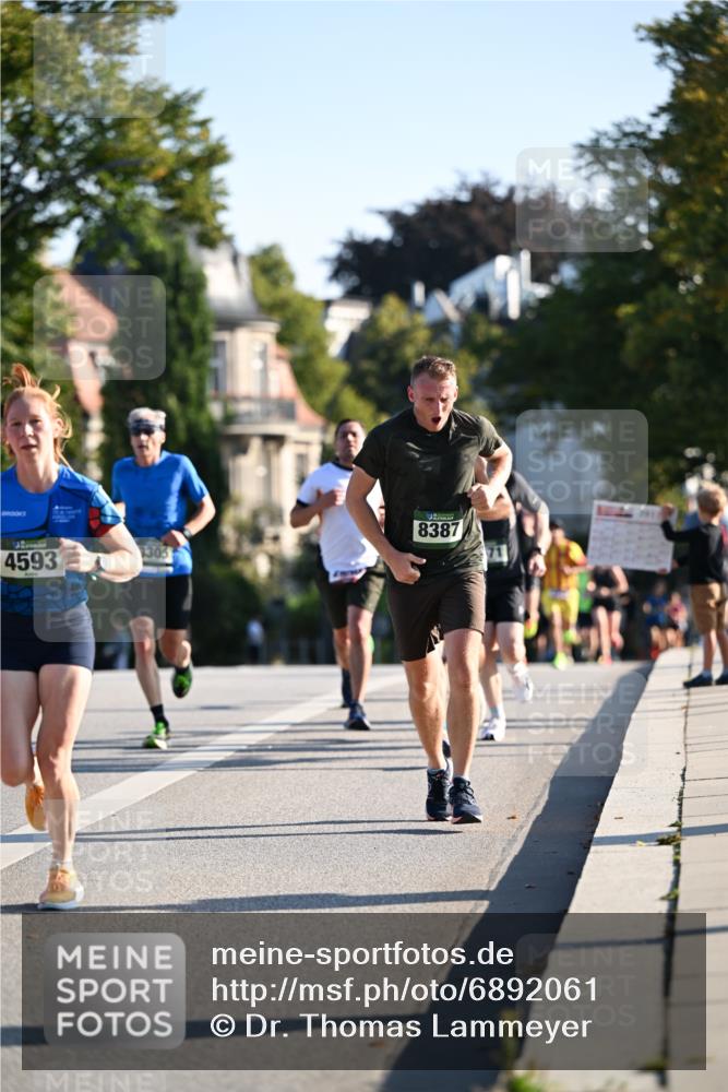 01.09.2024 - BARMER Alsterlauf Dr. Thomas Lammeyer http://msf.ph/oto/6892061 01.09.2024 09:23:42 Laufen 4593, 1305, 8387 meine-sportfotos.de