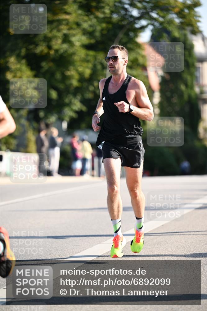 01.09.2024 - BARMER Alsterlauf Dr. Thomas Lammeyer http://msf.ph/oto/6892099 01.09.2024 09:23:49 Laufen 844 meine-sportfotos.de