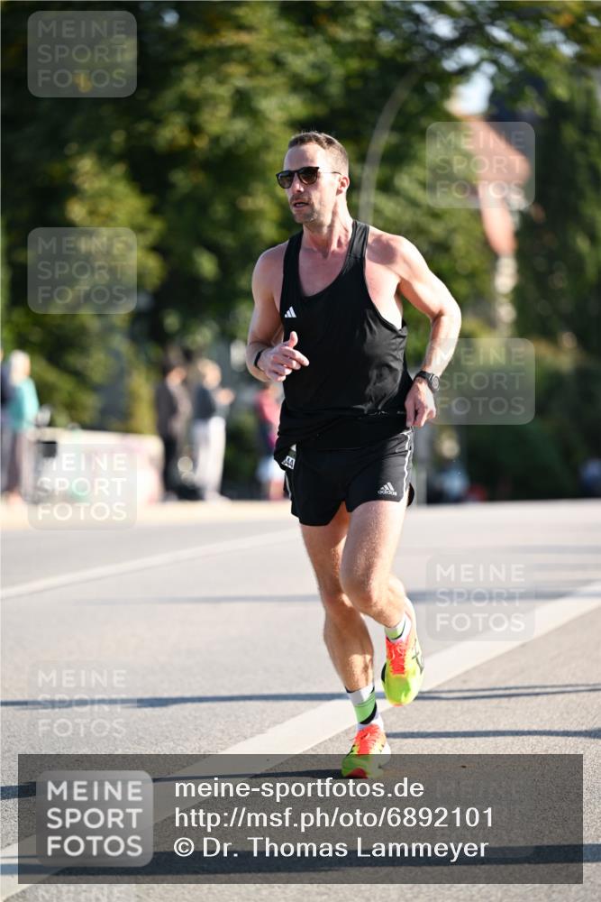 01.09.2024 - BARMER Alsterlauf Dr. Thomas Lammeyer http://msf.ph/oto/6892101 01.09.2024 09:23:49 Laufen 44 meine-sportfotos.de