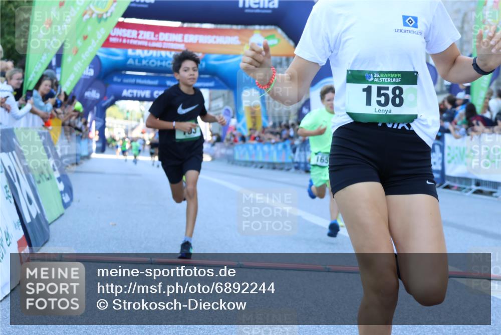 01.09.2024 - BARMER Alsterlauf Strokosch-Dieckow http://msf.ph/oto/6892244 01.09.2024 10:51:24 Ziel 158, 165, 166, 170, 193, 206, 397, 8373 meine-sportfotos.de