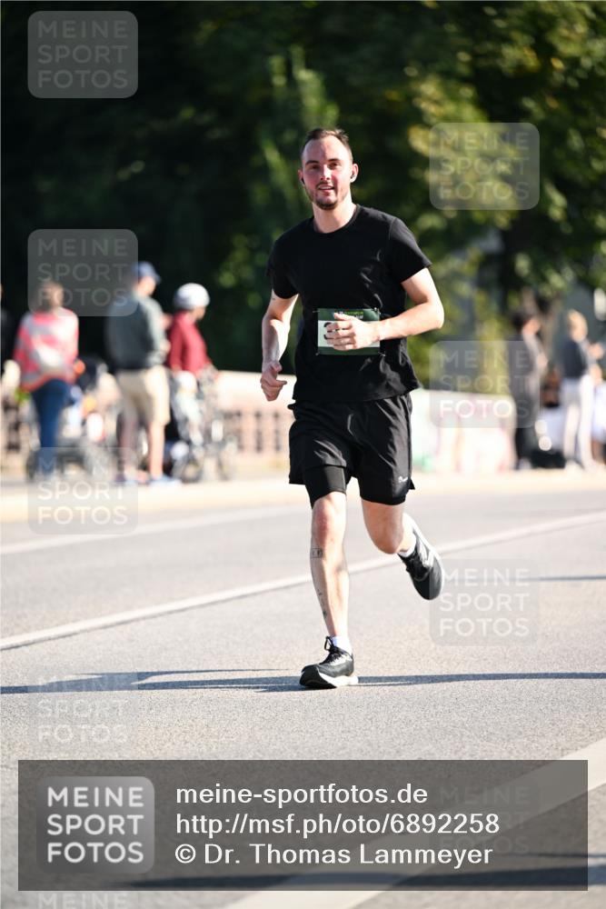 01.09.2024 - BARMER Alsterlauf Dr. Thomas Lammeyer http://msf.ph/oto/6892258 01.09.2024 09:24:16 Laufen  meine-sportfotos.de